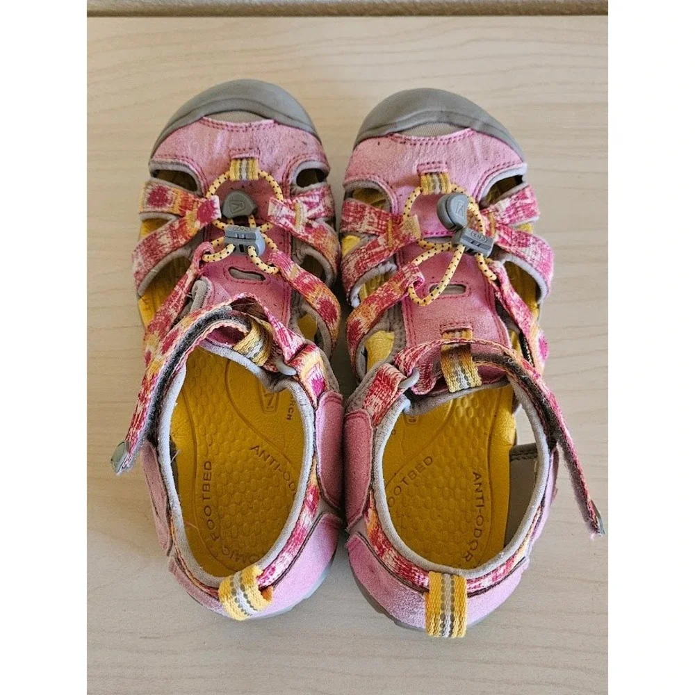 Keen Sandals Seacamp II CNX Hiking Water Shoes Girls Size 4 Very Berry Pink